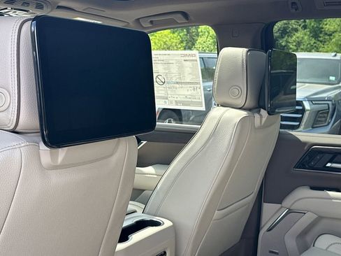 New 2026 GMC Yukon XL Denali w/ Denali Reserve Package image 23