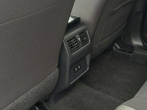 Used 2025 Nissan Rogue SV FWD image 24