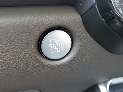 New 2025 Kia Carnival EX image 32