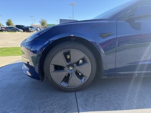 Used 2023 Tesla Model 3 Standard Range image 4