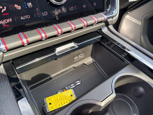 Used 2025 GMC Yukon AT4 Ultimate w/ LPO, Illumination Package image 30