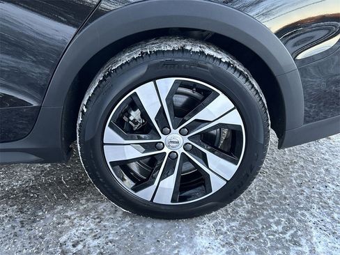 Certified 2024 Volvo V60 B5 Cross Country Plus image 11