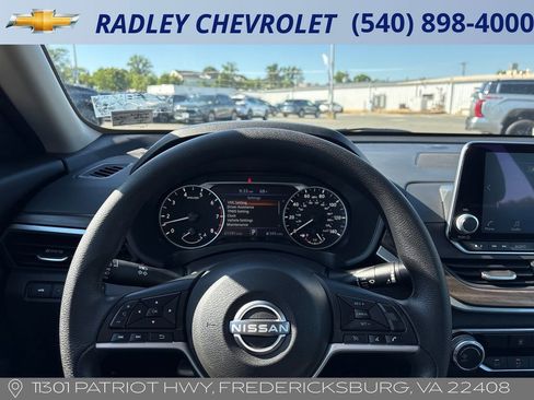 Used 2025 Nissan Altima 2.5 SV FWD image 6