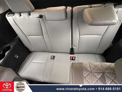 Used 2023 Toyota Highlander Bronze Edition AWD/4WD image 19