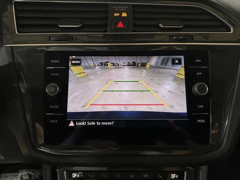 Used 2020 Volkswagen Tiguan SEL AWD/4WD image 26