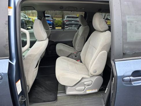 Used 2017 Toyota Sienna LE image 17