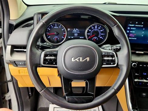 Used 2024 Kia Carnival EX FWD image 13