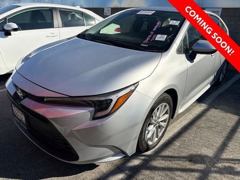 Used 2025 Toyota Corolla LE w/ LE Premium Package FWD image 2