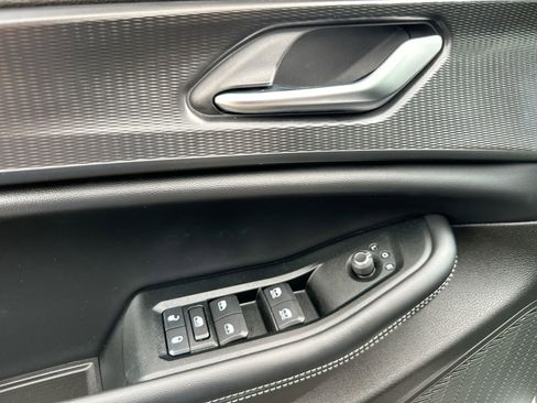 Used 2025 Jeep Grand Cherokee L Altitude image 19