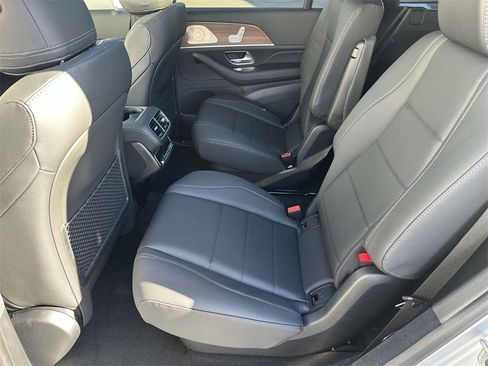 Used 2025 Mercedes-Benz GLS 450 4MATIC image 24