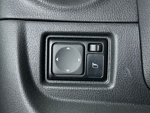Used 2019 Nissan Versa SV w/ SV Special Edition Package FWD image 17