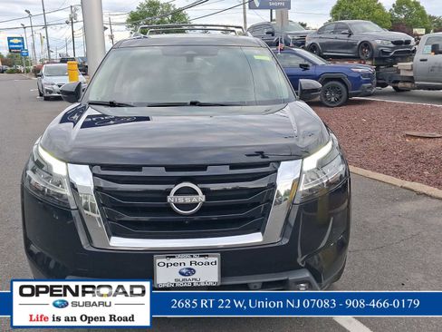 Used 2022 Nissan Pathfinder Platinum w/ Cargo Package AWD/4WD image 2