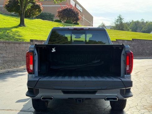 Used 2024 GMC Sierra 1500 AT4 w/ Technology Package AWD/4WD image 4