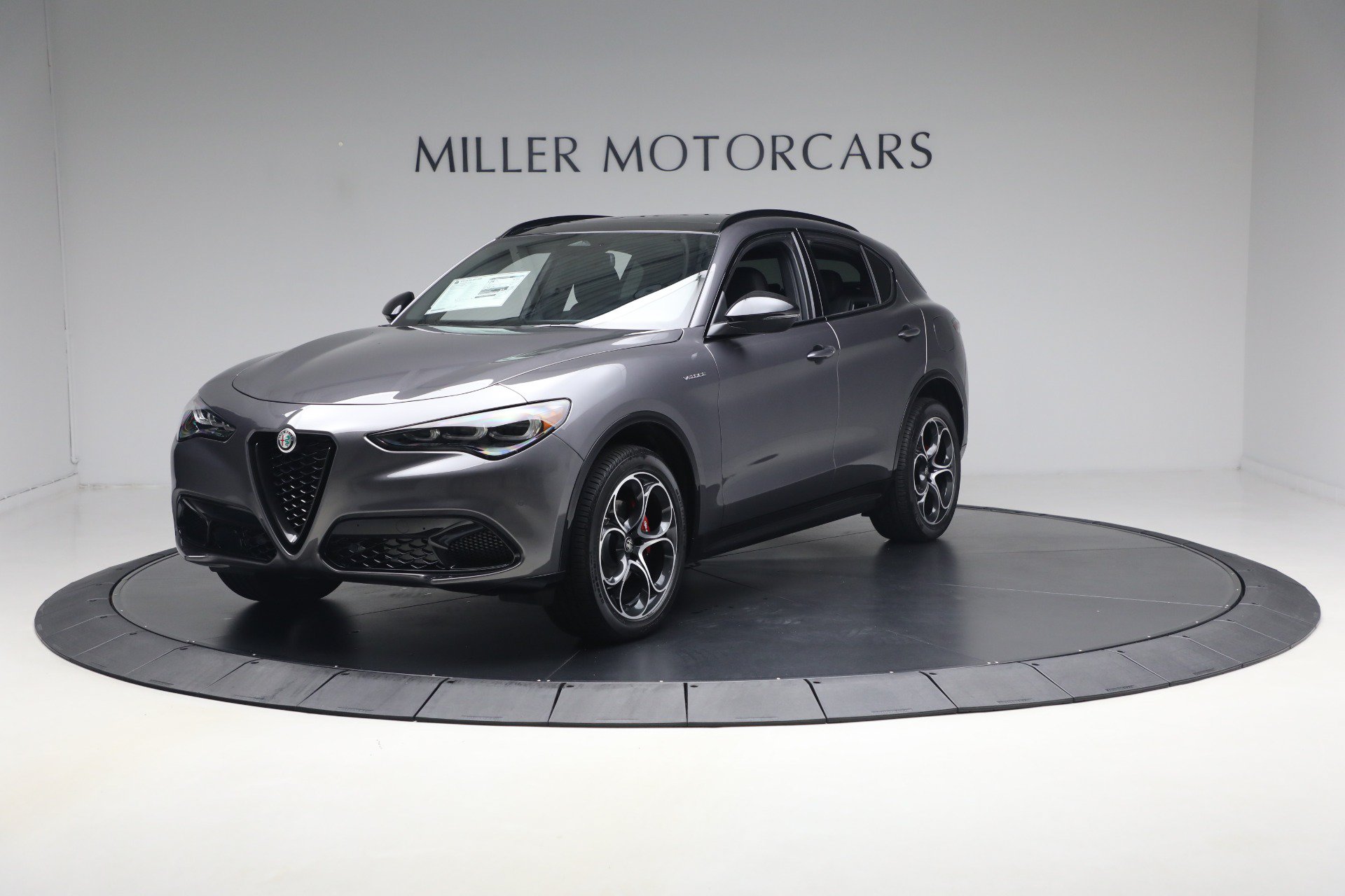 New 2026 Alfa Romeo Stelvio Sprint AWD/4WD image 2