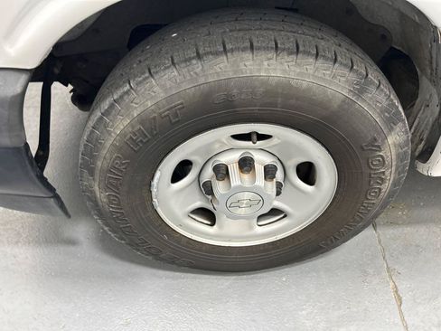 Used 2019 Chevrolet Express 2500 Extended w/ Driver Convenience Package RWD image 12