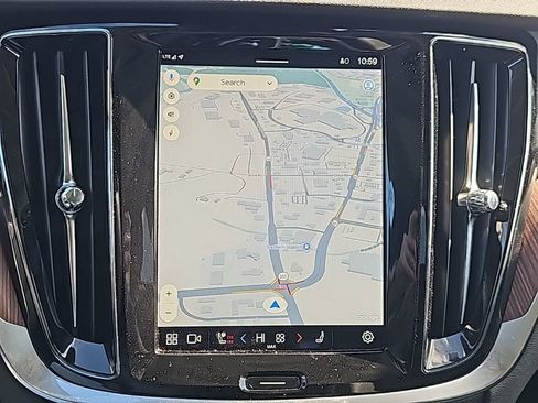 Used 2025 Volvo V60 B5 Cross Country Plus image 7