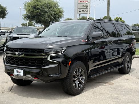 Used 2021 Chevrolet Suburban Z71 w/ Luxury Package AWD/4WD image 8