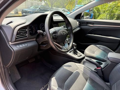 Used 2019 Hyundai Elantra Limited w/ Cargo Package FWD image 9