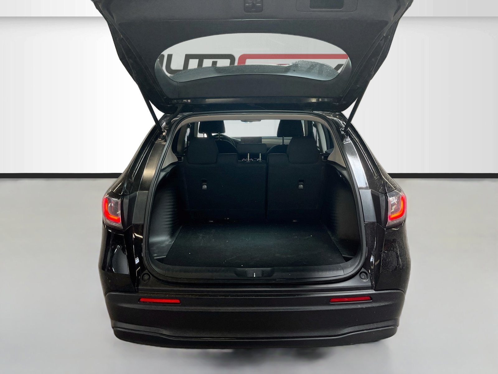 Used 2025 Honda HR-V LX image 23