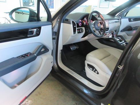 Used 2021 Porsche Cayenne S AWD/4WD image 6