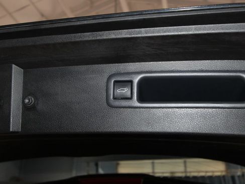 Used 2025 Toyota Highlander XLE AWD/4WD image 41
