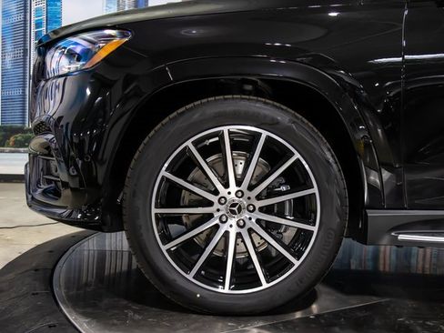New 2026 Mercedes-Benz GLS 580 4MATIC image 7