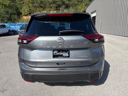 Used 2024 Nissan Rogue SV image 3