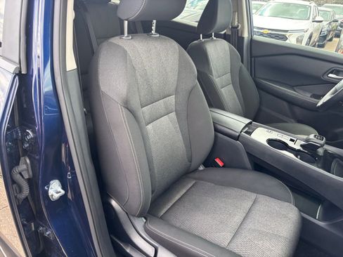 Used 2025 Nissan Rogue SV image 38