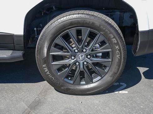 Used 2024 Lexus GX 550 w/ Cold Area Package AWD/4WD image 10