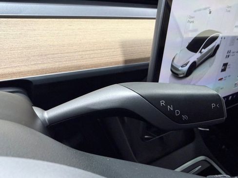 Used 2022 Tesla Model Y Performance image 32