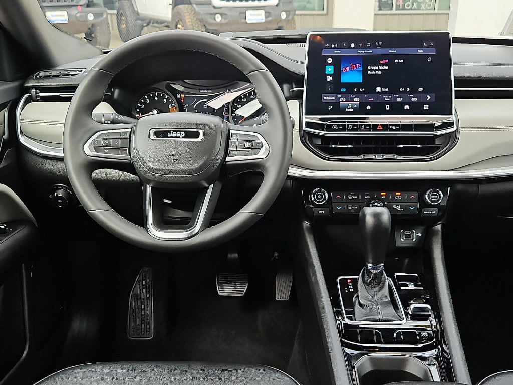 Used 2025 Jeep Compass Limited AWD/4WD image 20