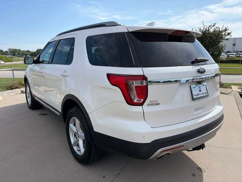 Used 2017 Ford Explorer XLT w/ Equipment Group 202A AWD/4WD image 18