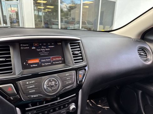 Used 2020 Nissan Pathfinder S FWD image 42
