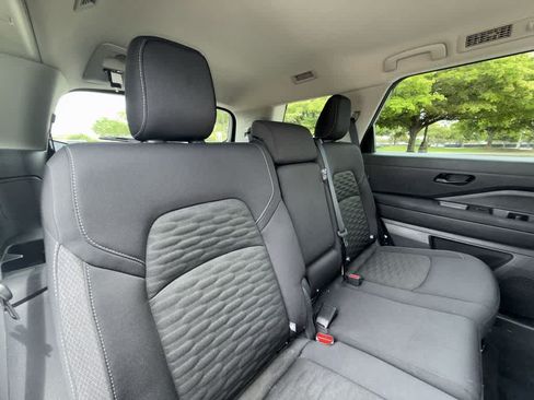 Used 2025 Nissan Pathfinder SV FWD image 26