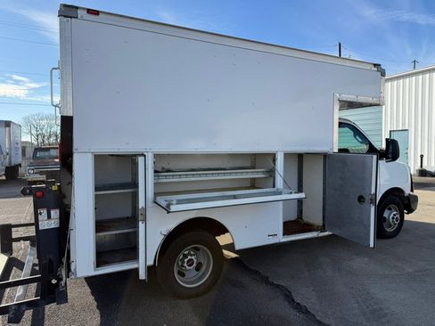 Used 2016 GMC Savana 3500 image 25