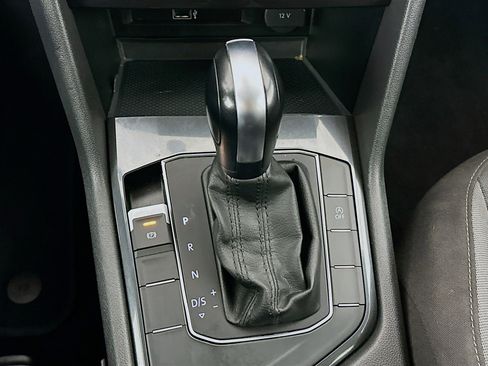 Used 2018 Volkswagen Tiguan S image 23
