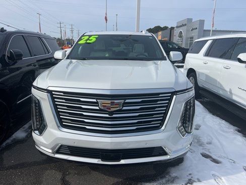 Used 2025 Cadillac Escalade Premium Luxury Platinum image 2