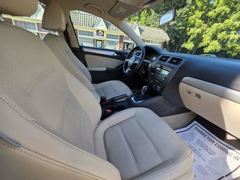Used 2013 Volkswagen Jetta SE FWD image 37