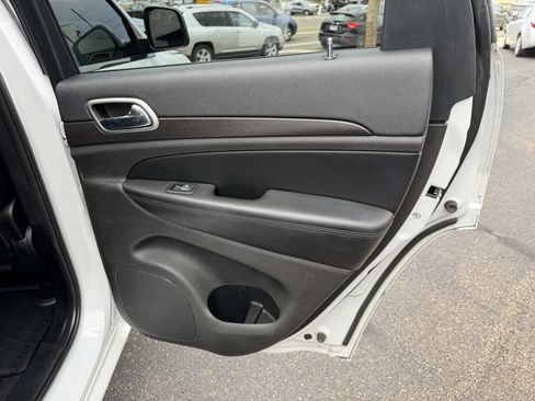 Used 2017 Jeep Grand Cherokee Altitude AWD/4WD image 17