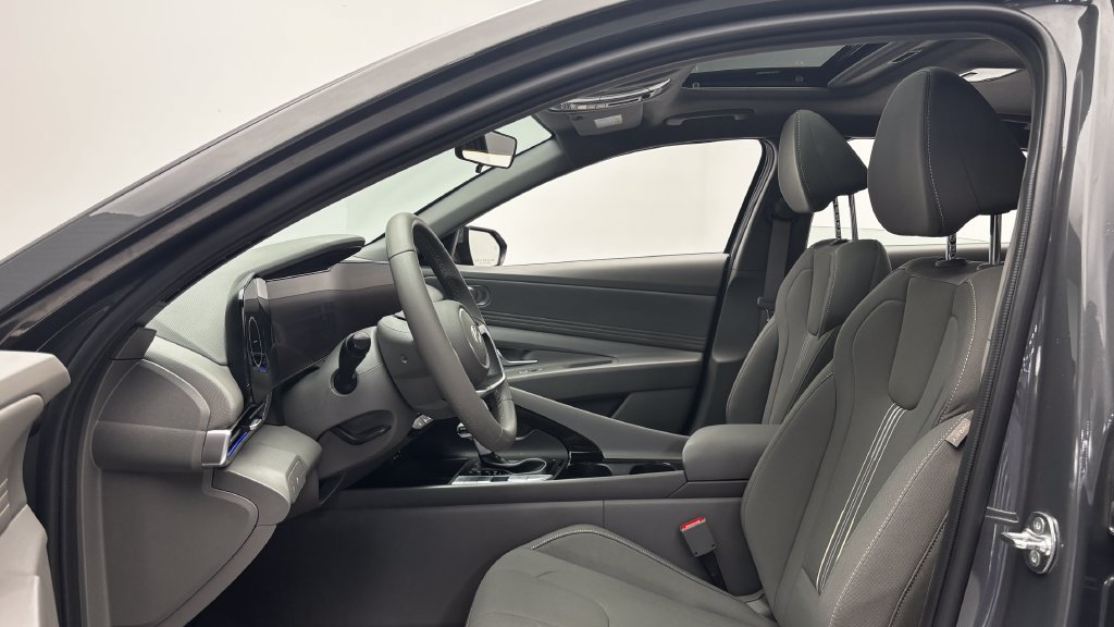 Used 2024 Hyundai Elantra SEL w/ Convenience Package FWD image 9