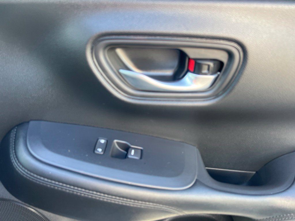 Used 2025 Honda HR-V LX image 31