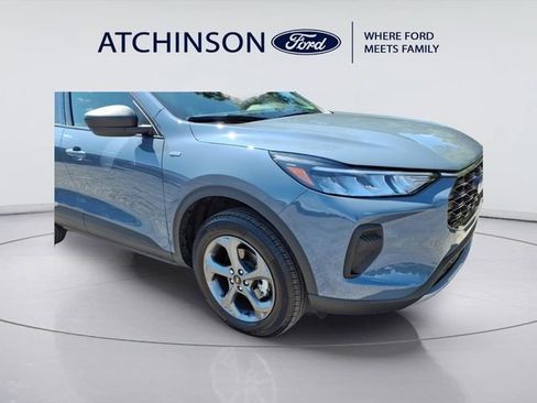 Used 2025 Ford Escape ST-Line w/ Cold Weather Package AWD/4WD image 4