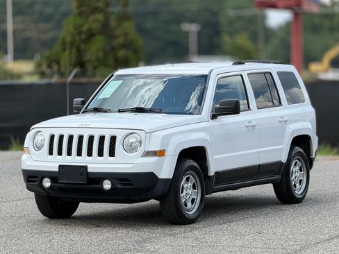 Used 2016 Jeep Patriot Sport w/ Power Value Group AWD/4WD image 6