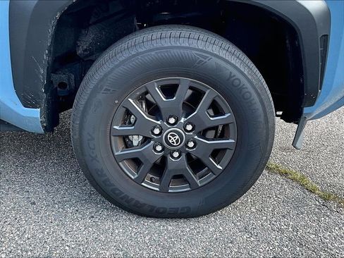 Certified 2025 Toyota 4Runner SR5 AWD/4WD image 7