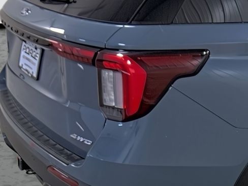Used 2025 Ford Explorer ST-Line AWD/4WD image 13