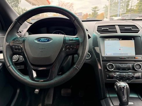 Used 2018 Ford Explorer XLT w/ Equipment Group 202A AWD/4WD image 20