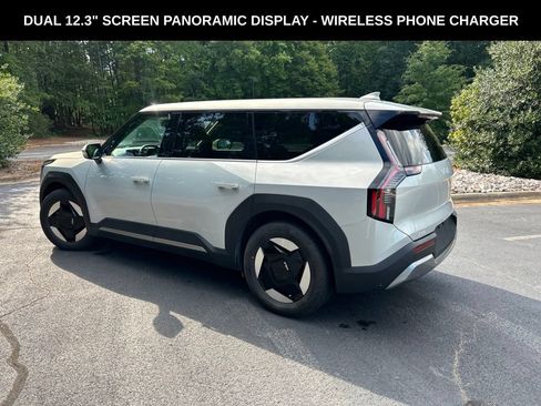 Used 2024 Kia EV9 Light Long Range RWD image 3
