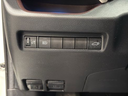 Used 2019 Toyota RAV4 Limited image 11