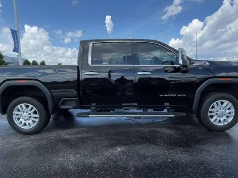 Used 2021 GMC Sierra 2500 SLT w/ SLT Preferred Package AWD/4WD image 9