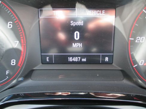 Used 2024 Chevrolet Trax RS FWD image 21